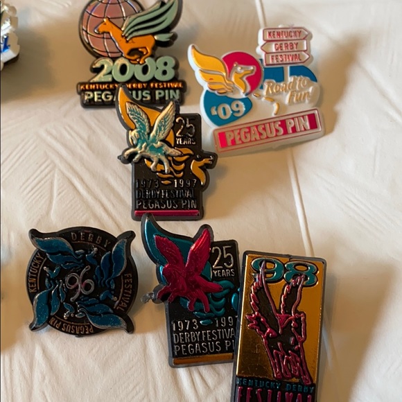 15 Derby pins - Picture 3 of 5